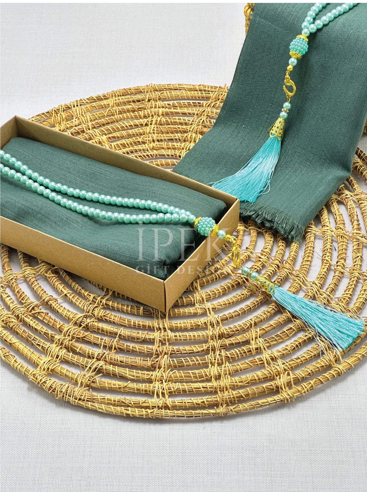 Flamlı Başörtüsü ve İnci Tesbih Seti – Mevlüt, Bohçalık ve Çeyizlik Hediye Kutusu