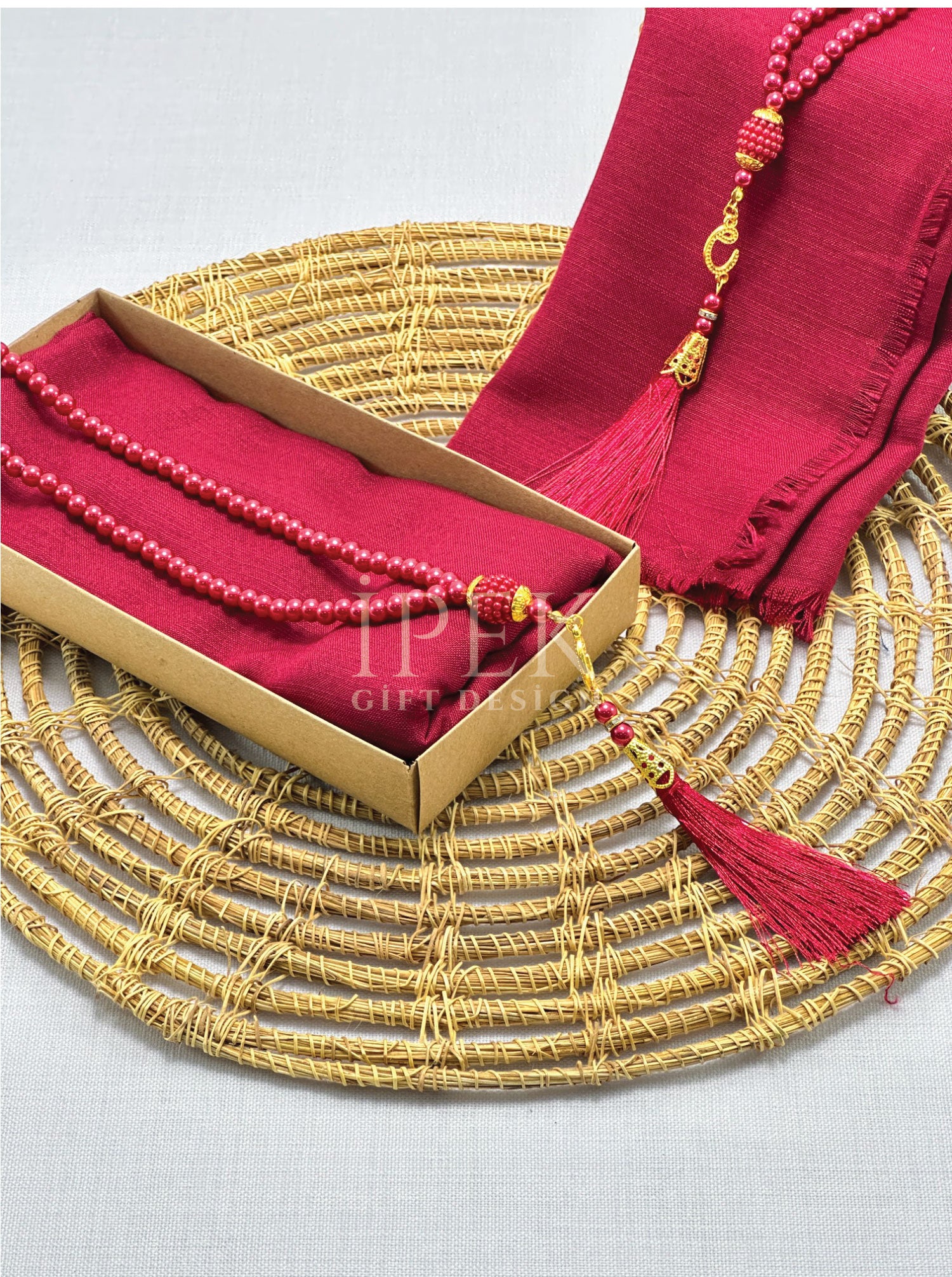 Flamlı Başörtüsü ve İnci Tesbih Seti – Mevlüt, Bohçalık ve Çeyizlik Hediye Kutusu