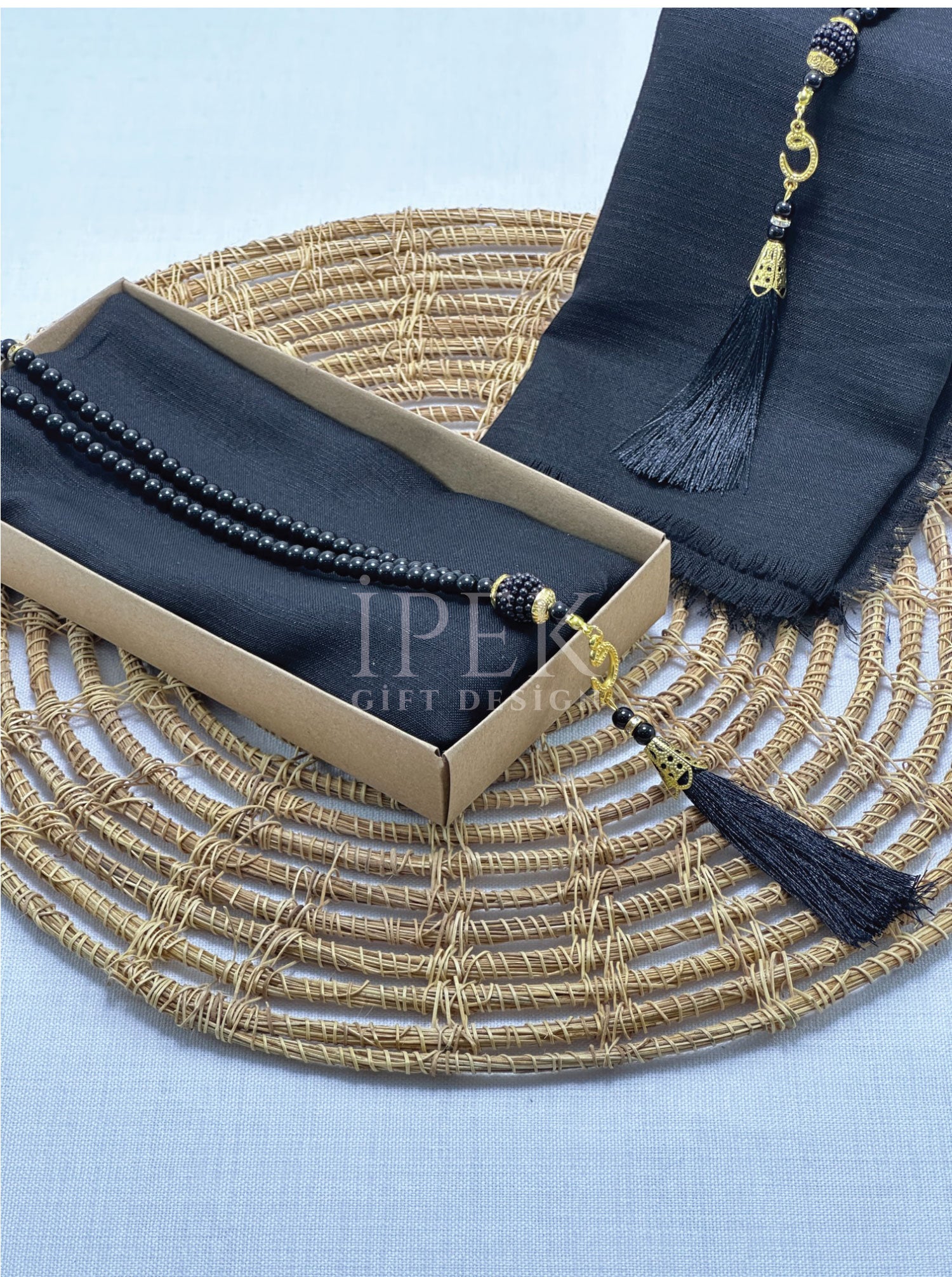 Flamlı Başörtüsü ve İnci Tesbih Seti – Mevlüt, Bohçalık ve Çeyizlik Hediye Kutusu