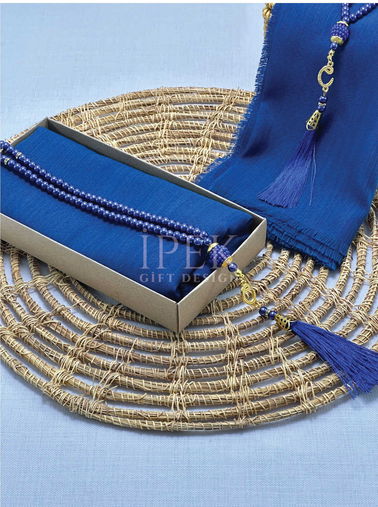 Flamlı Başörtüsü ve İnci Tesbih Seti – Mevlüt, Bohçalık ve Çeyizlik Hediye Kutusu