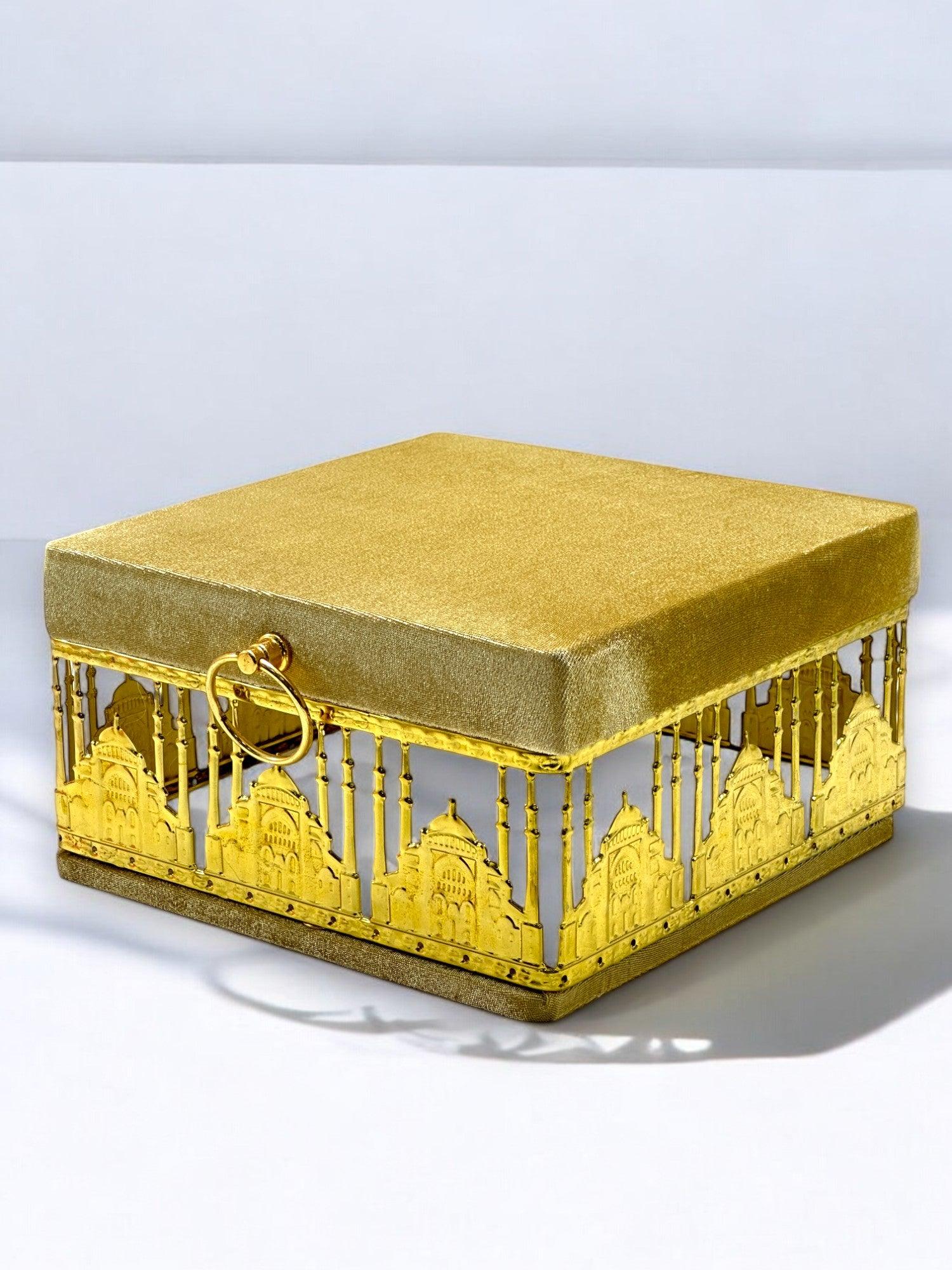 Cami Motifli Özel Sandık Hediye Seti - Kuran-ı Kerim, İnci Tesbih, Zikirmatik, Ayraç ve Seccade