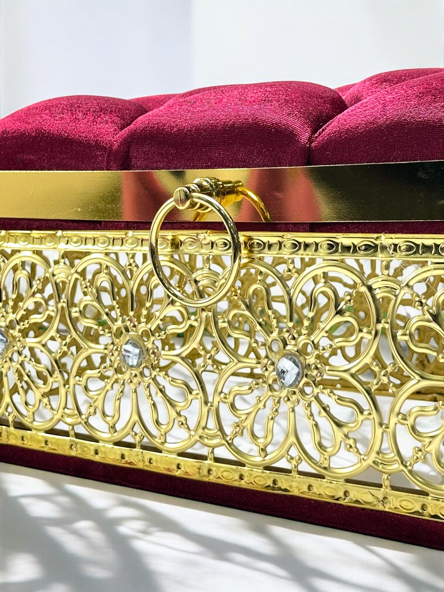 Özel Tasarım Kapitone Gold İşlemeli Çeyizlik Sandık