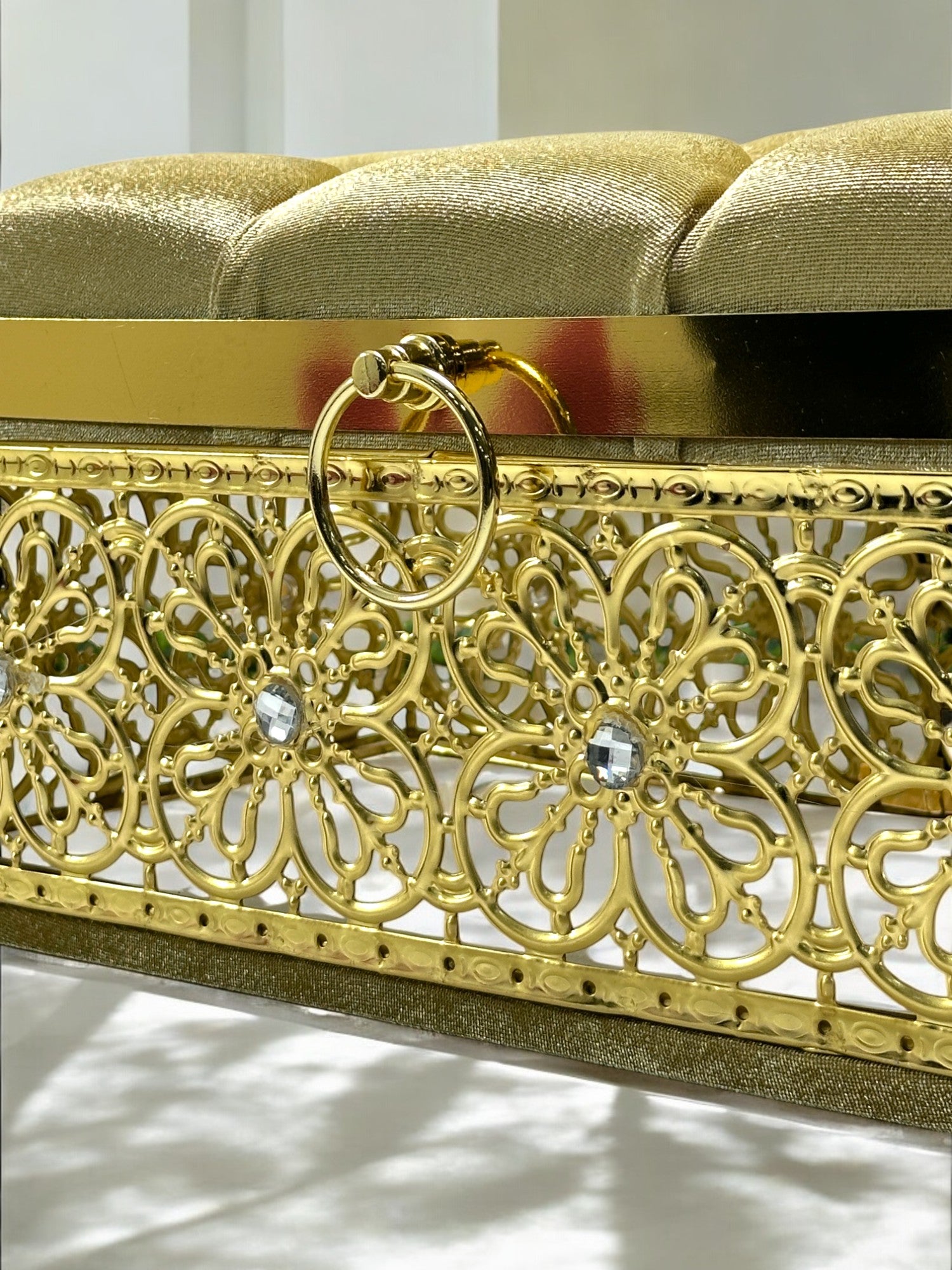 Özel Tasarım Kapitone Gold İşlemeli Çeyizlik Sandık