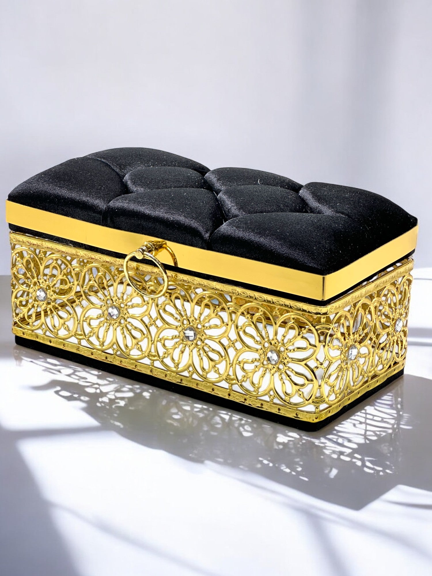 Özel Tasarım Kapitone Gold İşlemeli Çeyizlik Sandık