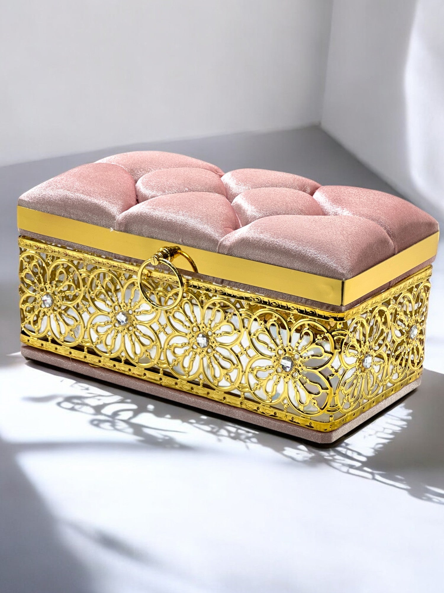 Özel Tasarım Kapitone Gold İşlemeli Çeyizlik Sandık