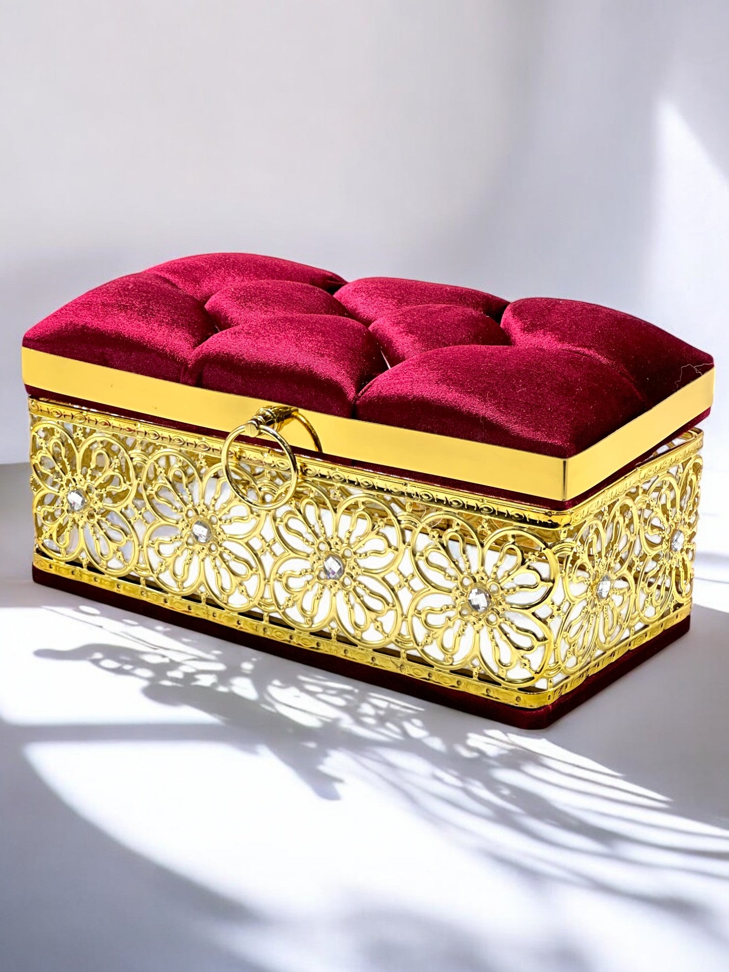 Özel Tasarım Kapitone Gold İşlemeli Çeyizlik Sandık