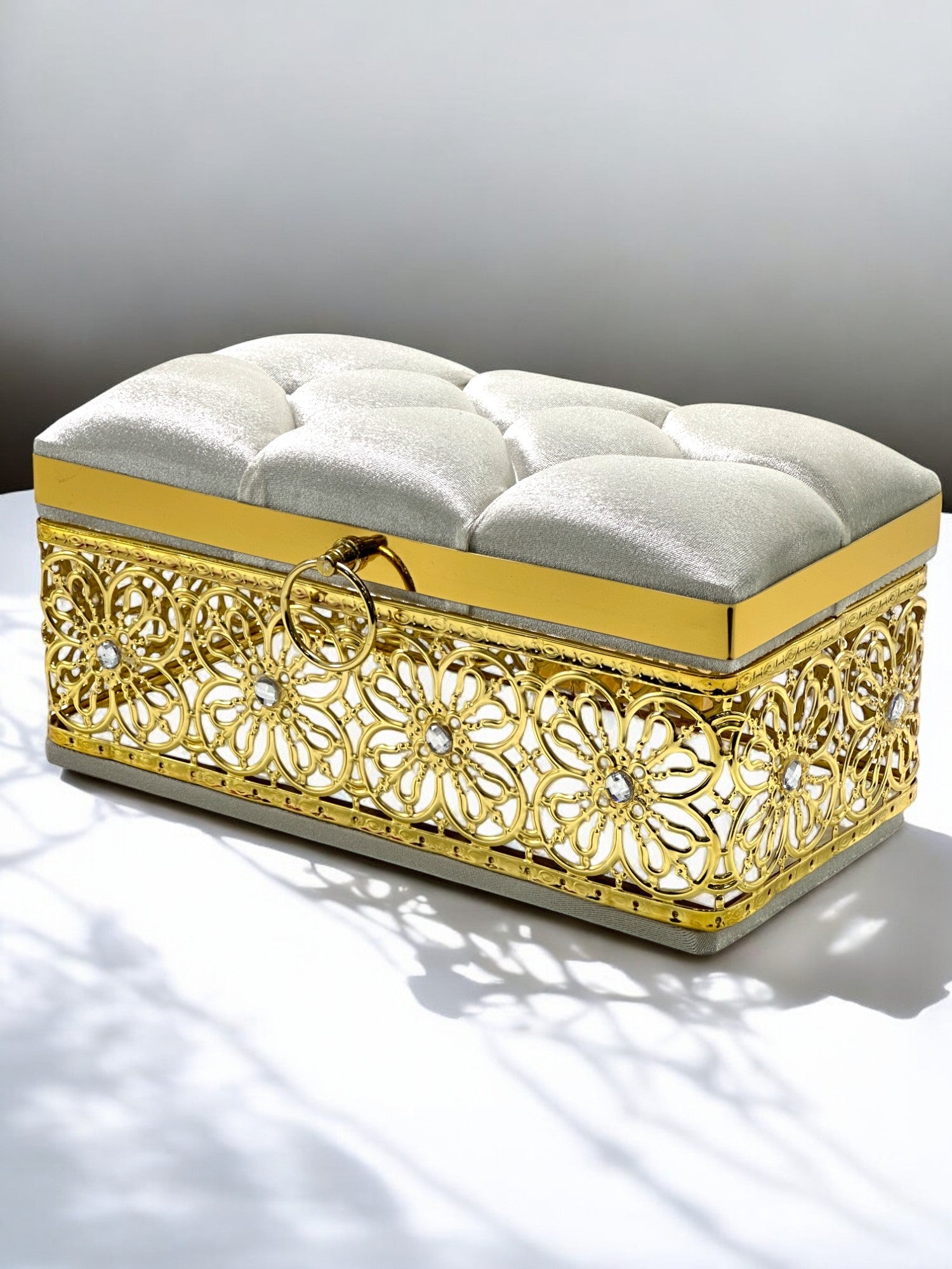 Özel Tasarım Kapitone Gold İşlemeli Çeyizlik Sandık
