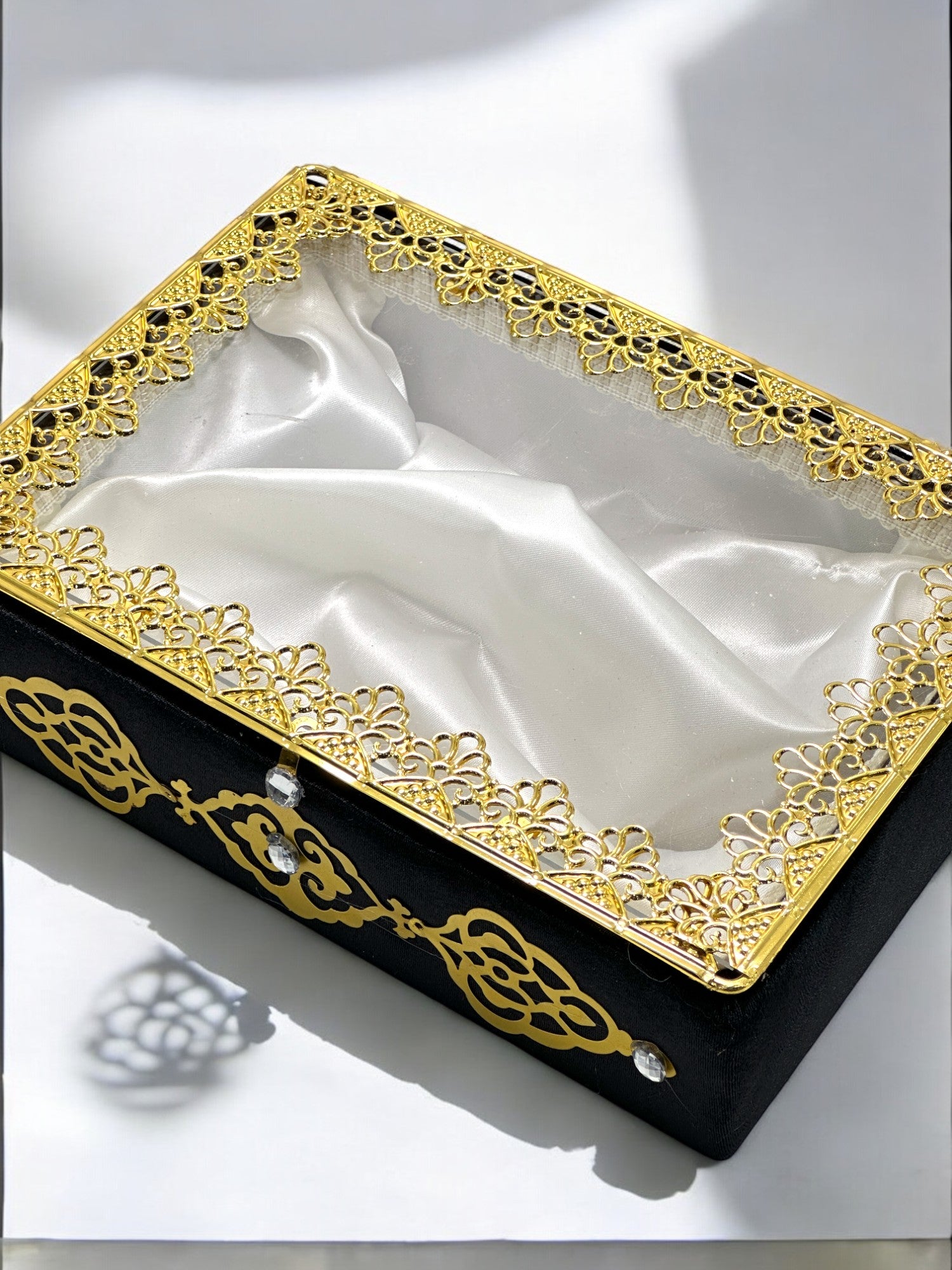 Özel Tasarım Tellari Motifli Gold İşlemeli Çeyizlik Sandık