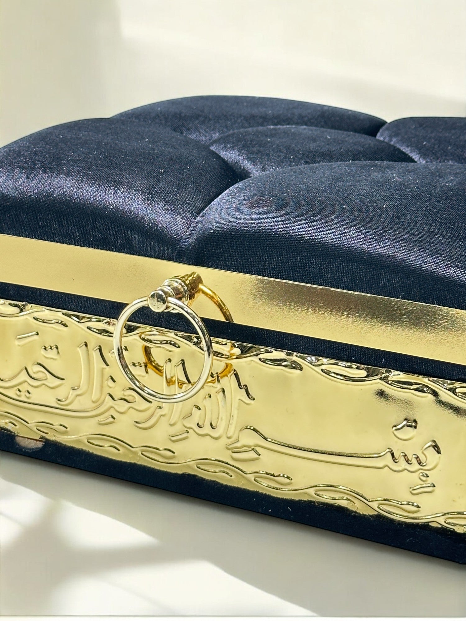 Özel Tasarım Besmele Motifli Gold İşlemeli Çeyizlik Sandık