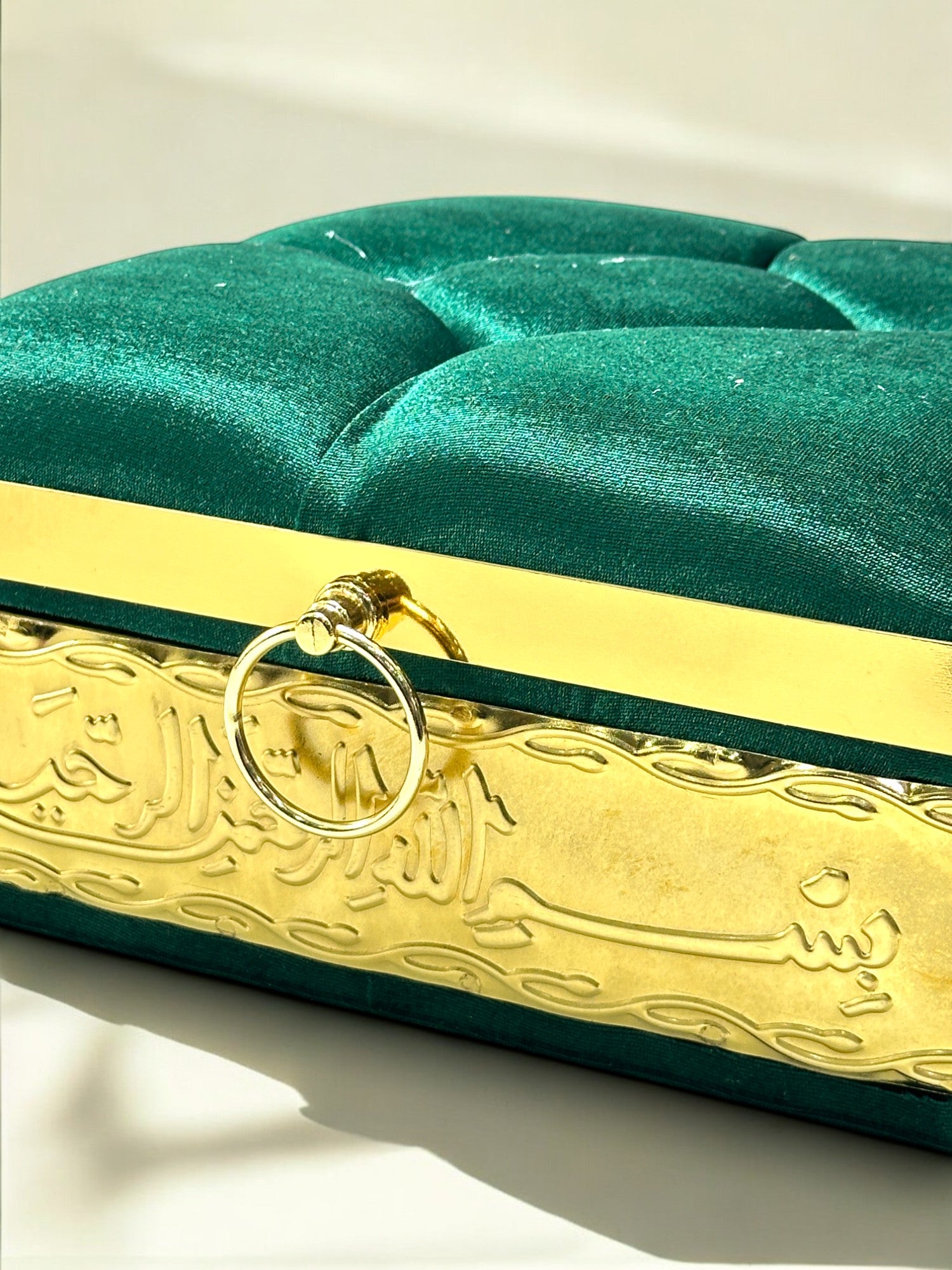 Özel Tasarım Besmele Motifli Gold İşlemeli Çeyizlik Sandık