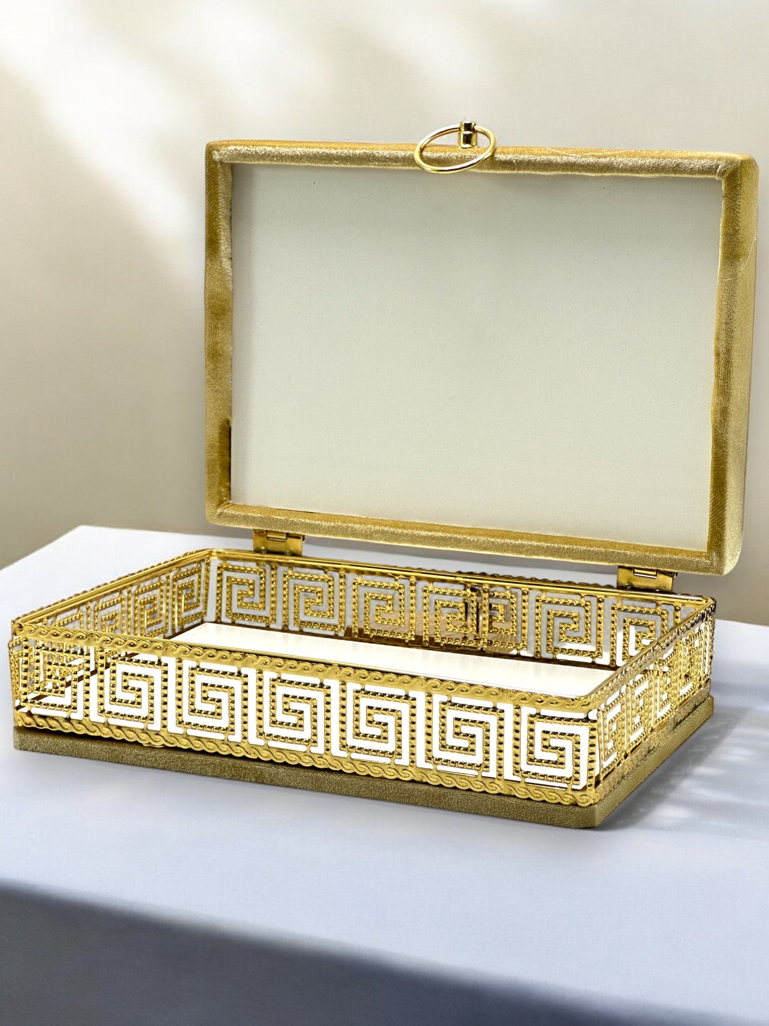 Özel Tasarım Gold Motifli Gold İşlemeli Çeyizlik Sandık