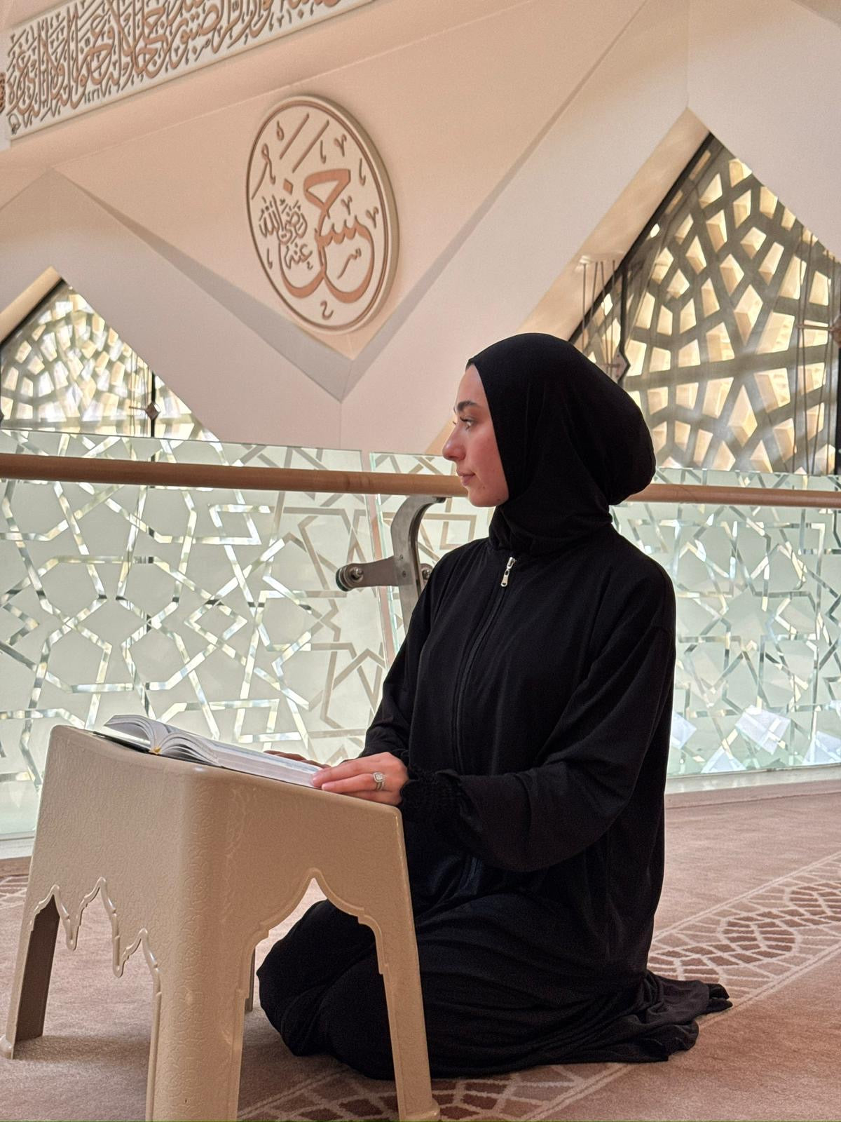 Pamuklu Kendinden Boneli Desenli Tesettür Kadın Namaz Elbisesi – Rahat ve Ferah İbadet Kıyafeti