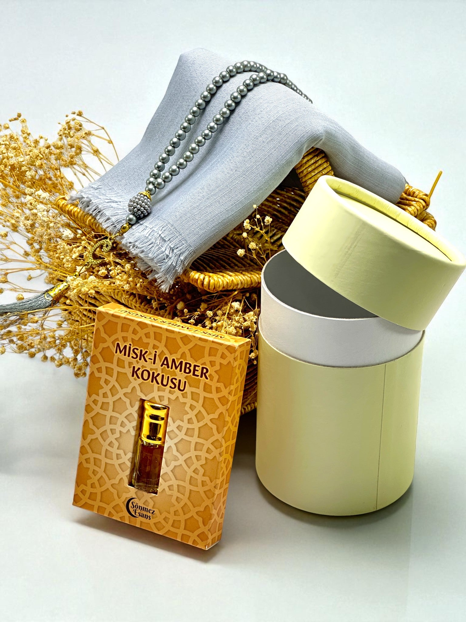 Flamlı Eşarp & İnci Tesbih & Esans – Silindir Kutu İçerisinde Manevi Set Söz, Nişan, Hediyeliği