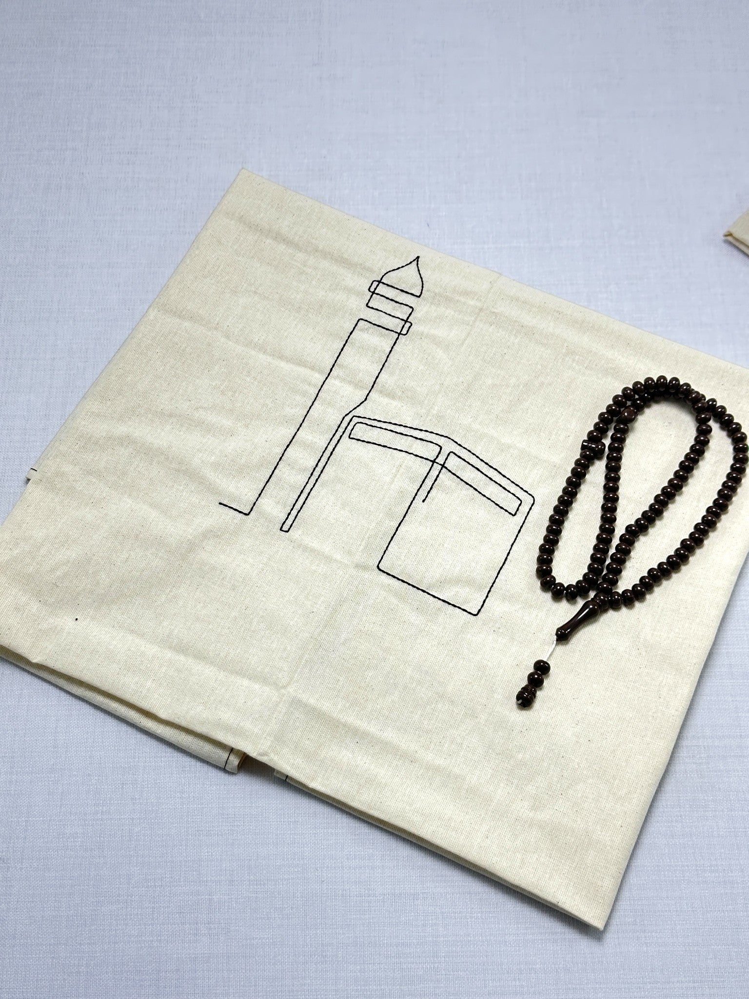 Minimal Nakış İşlemeli Keten Seccade – İslami Namazlık – Çeyizlik & Hediyelik