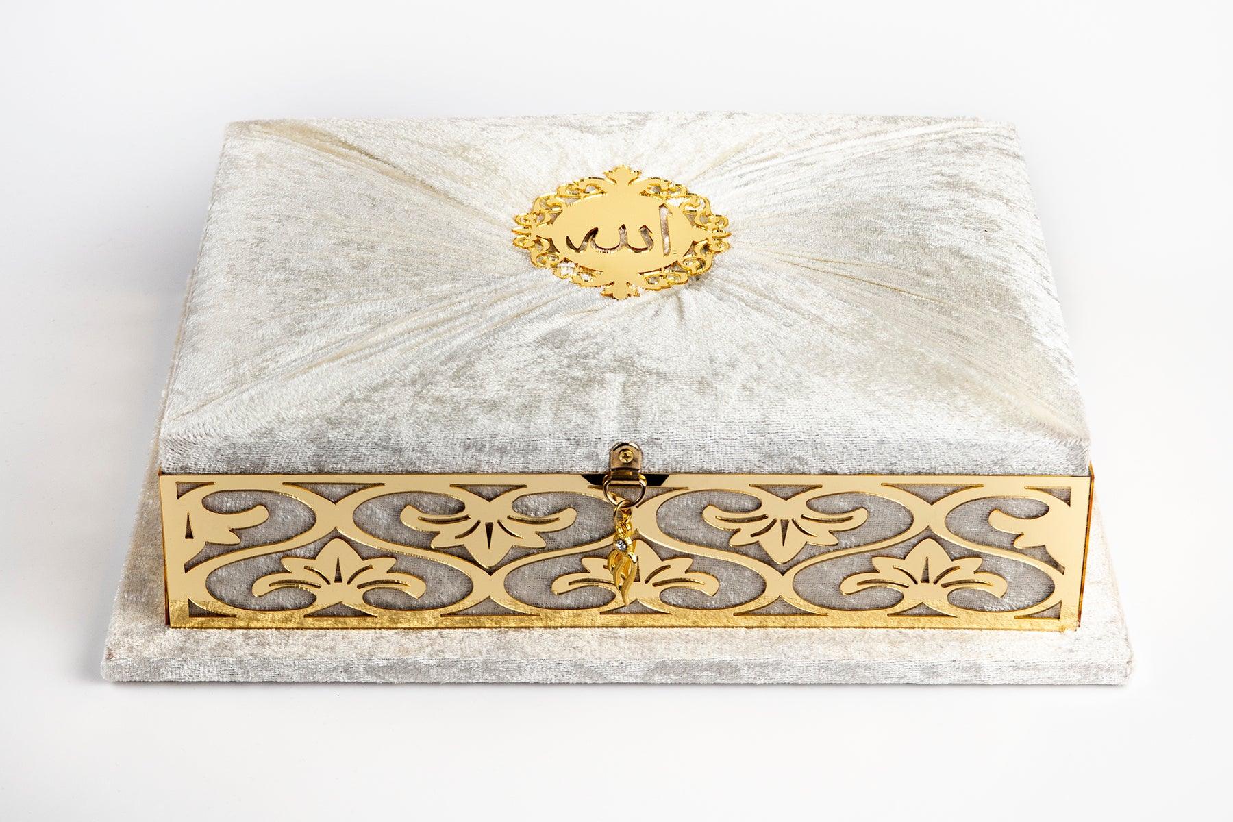 Kadife Kaplı Özel Kutulu Kur’an-ı Kerim – Zarif ve Anlamlı Hediye Seçeneği