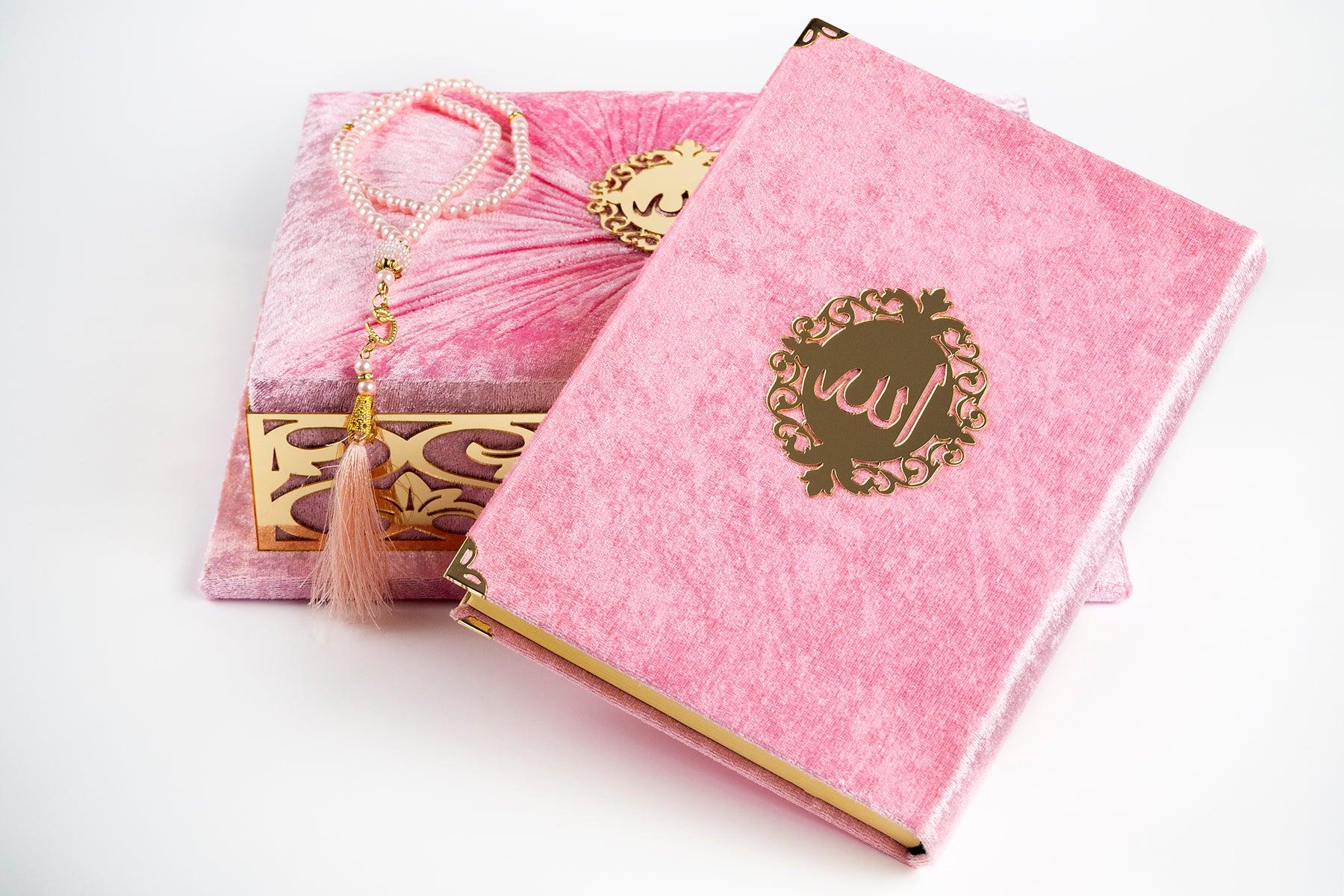 Kadife Kaplı Özel Kutulu Kur’an-ı Kerim – Zarif ve Anlamlı Hediye Seçeneği