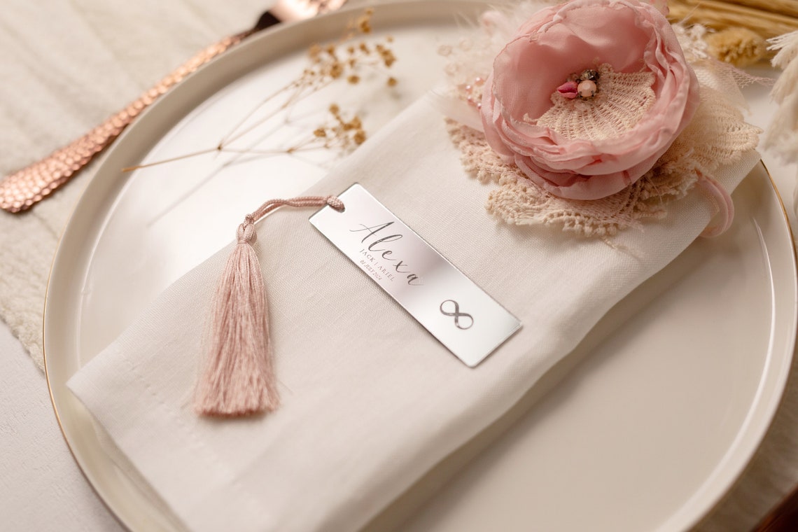 Kişiye Özel Pleksi – Aynalı ve Püsküllü Düğün & Davet Hediyeliği