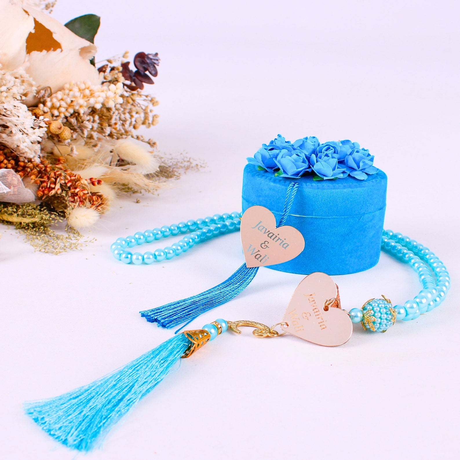 Çiçek Süslemeli Kadife Kutuda Kişiye Özel İnci Tesbih