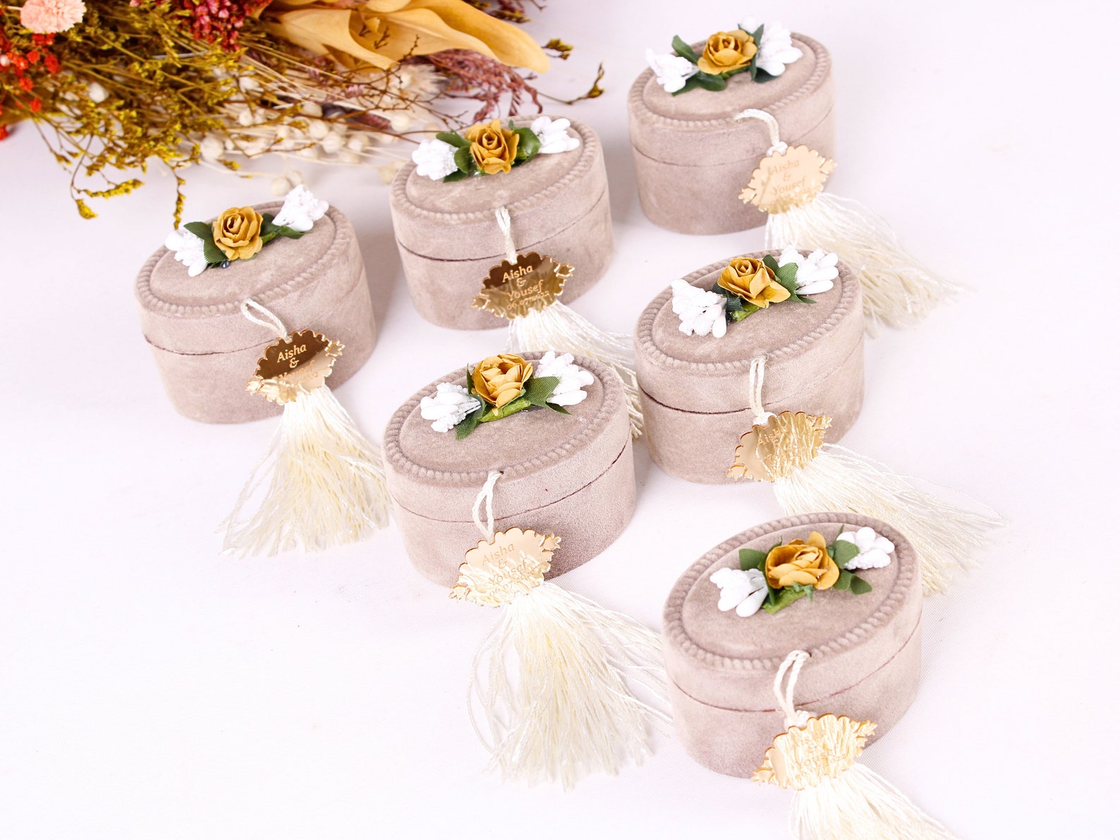 Çiçek Süslemeli Kadife Kutuda Kişiye Özel İnci Tesbih