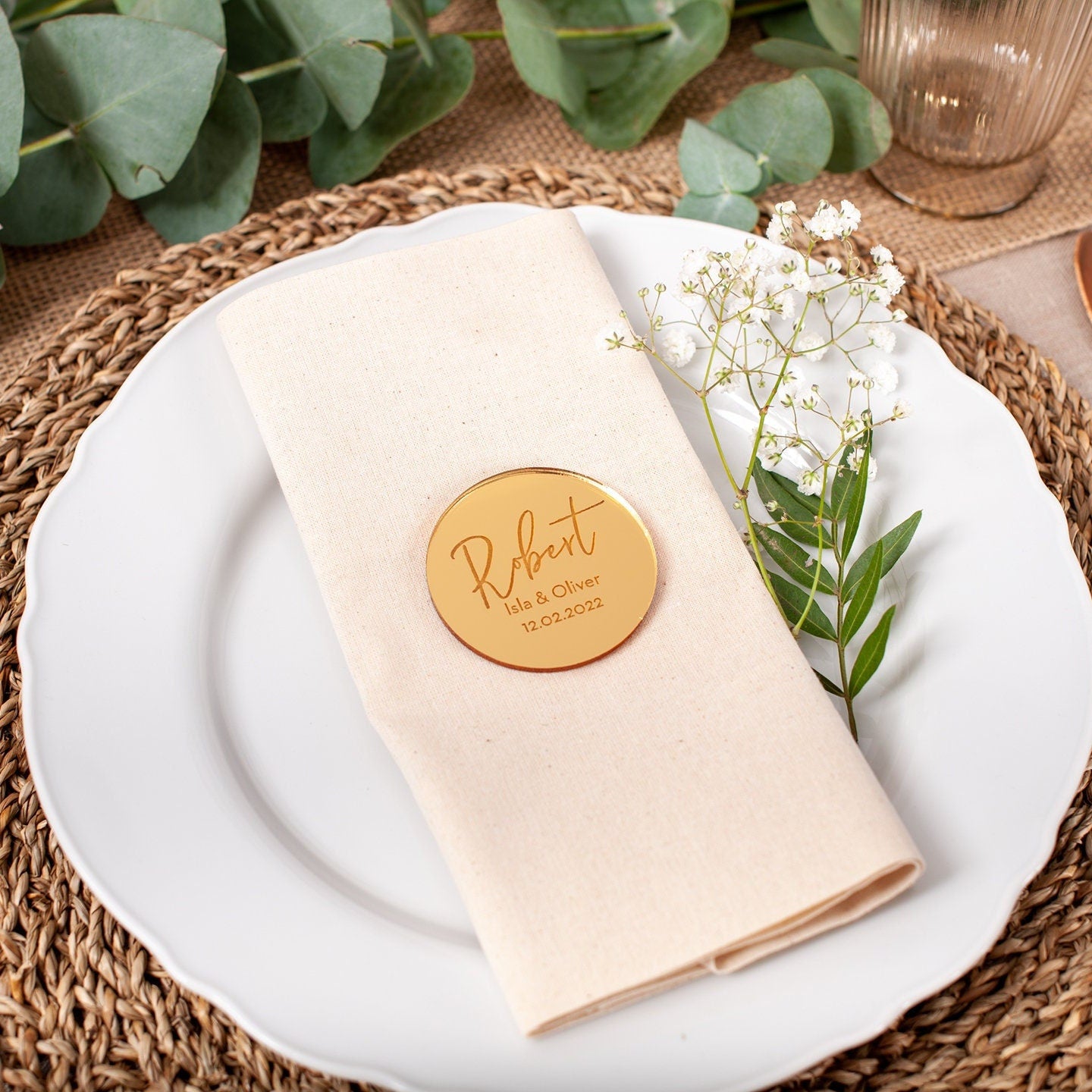 Kişiye Özel Yuvarlak Pleksi Masa İsimliği – Altın Aynalı Düğün & Nişan Hediyeliği