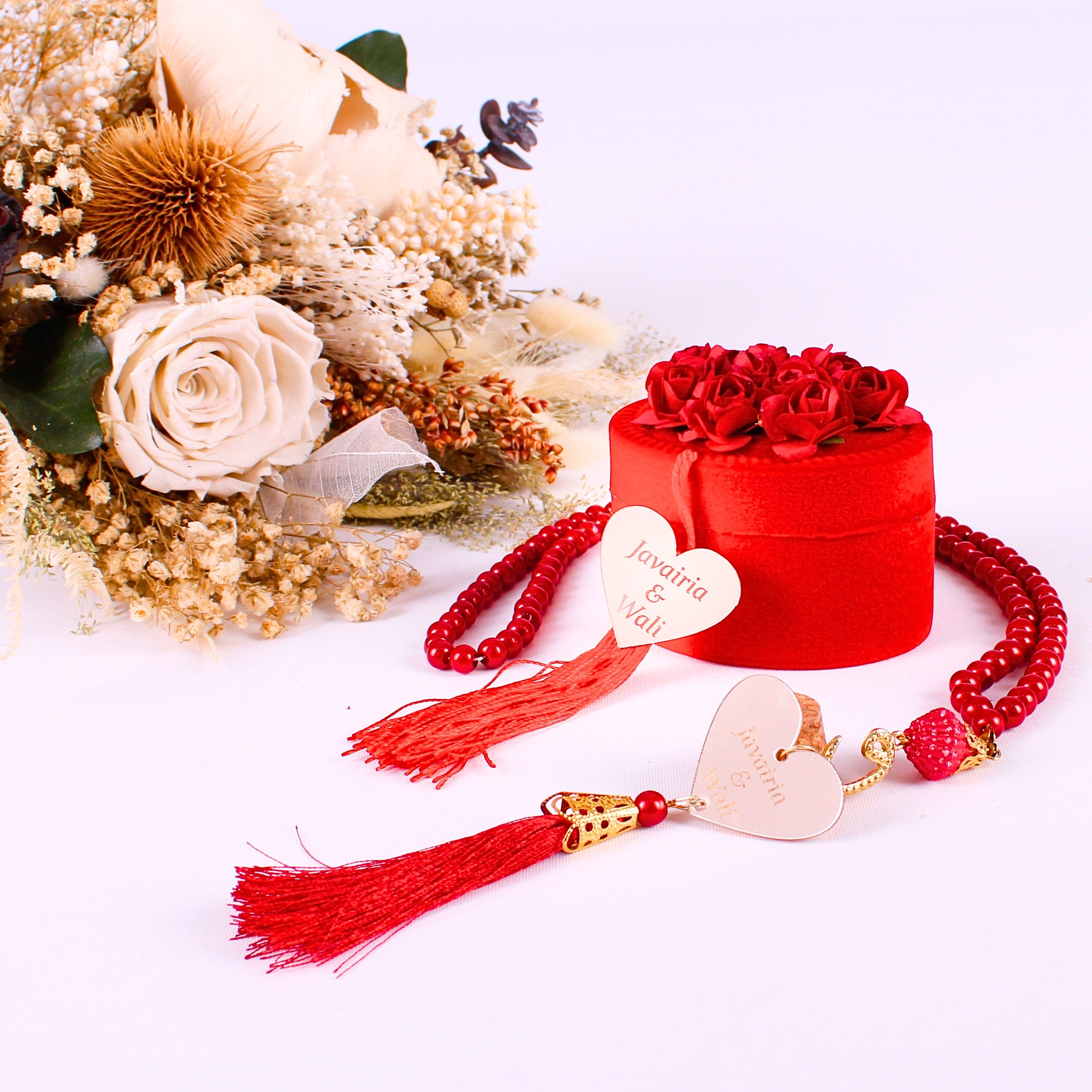 Çiçek Süslemeli Kadife Kutuda Kişiye Özel İnci Tesbih