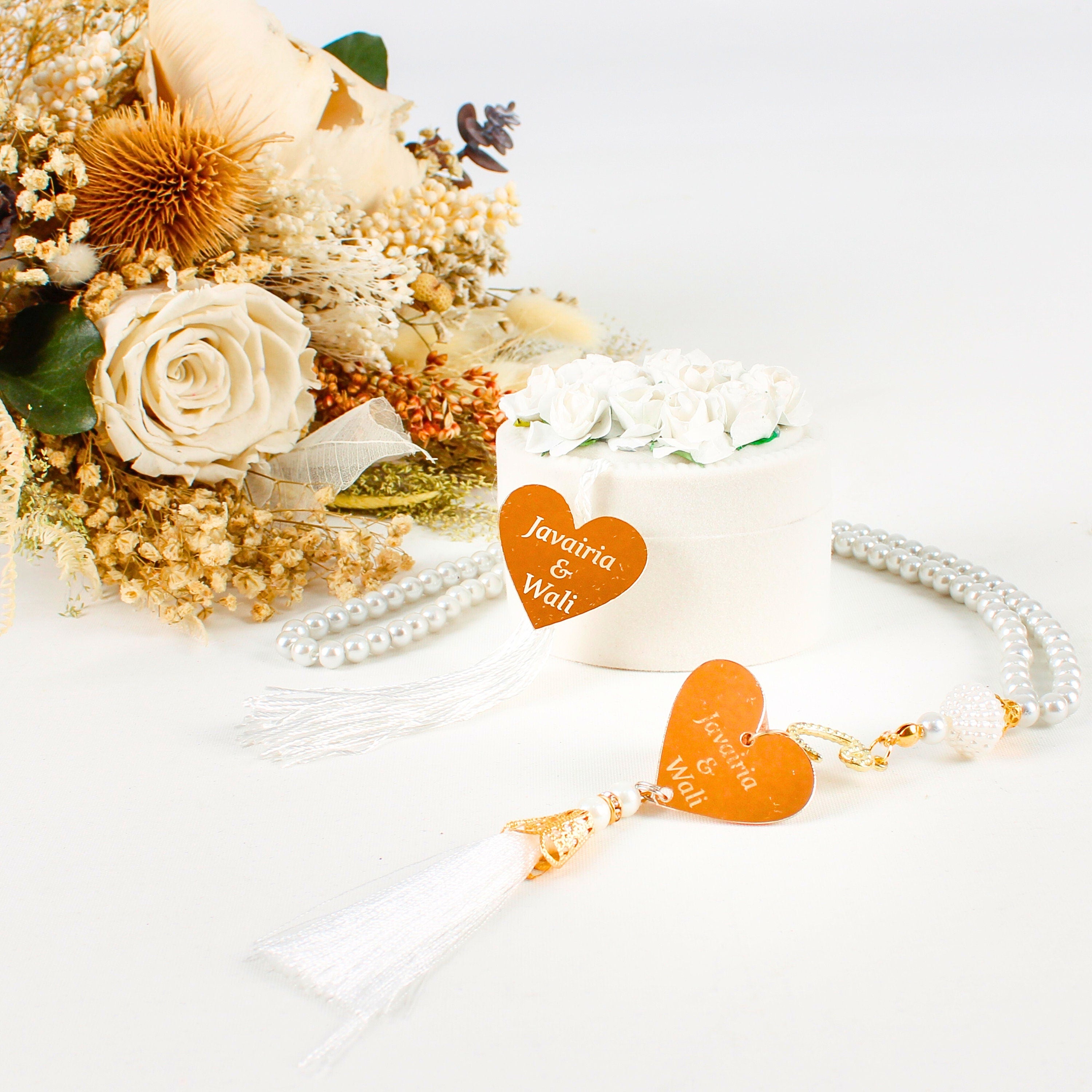 Çiçek Süslemeli Kadife Kutuda Kişiye Özel İnci Tesbih