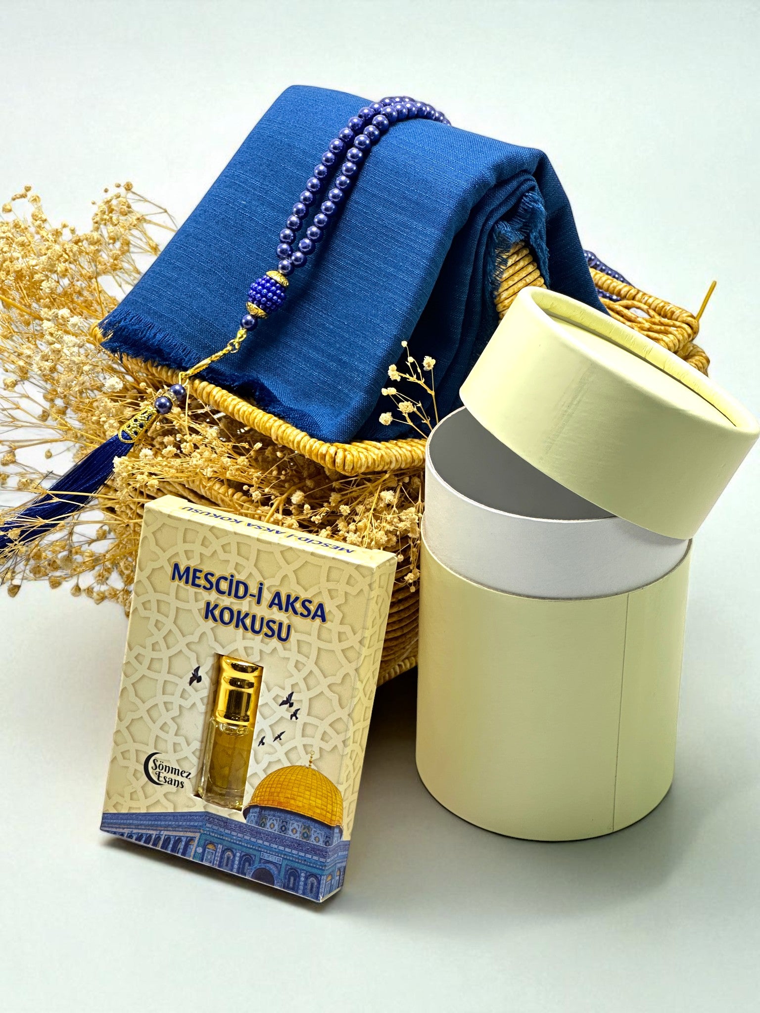 Flamlı Eşarp & İnci Tesbih & Esans – Silindir Kutu İçerisinde Manevi Set Söz, Nişan, Hediyeliği