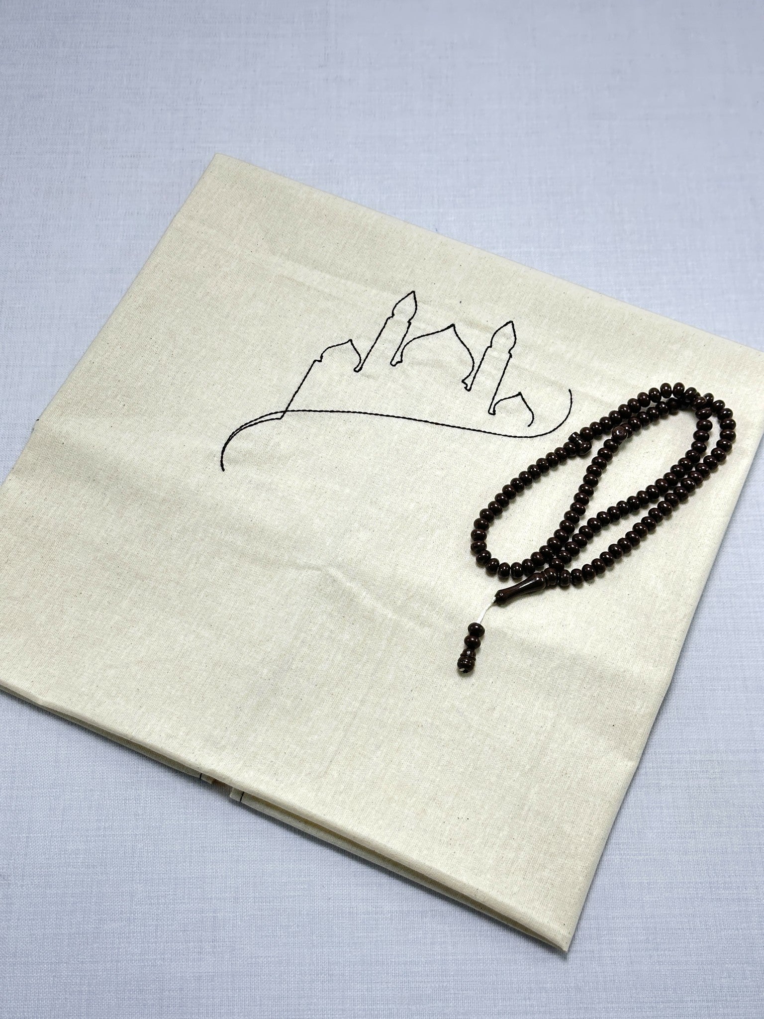 Minimal Nakış İşlemeli Keten Seccade – İslami Namazlık – Çeyizlik & Hediyelik