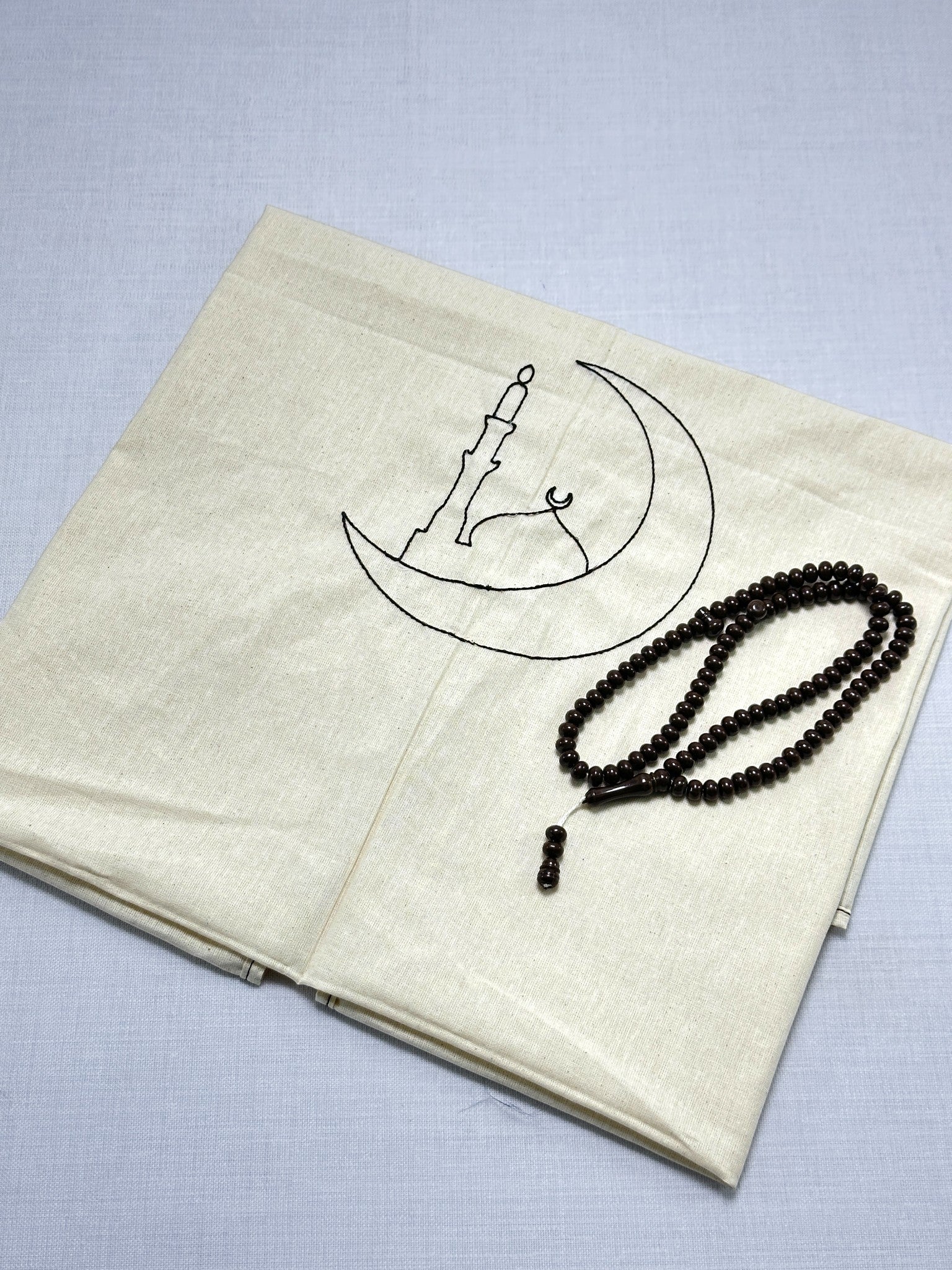 Minimal Nakış İşlemeli Keten Seccade – İslami Namazlık – Çeyizlik & Hediyelik